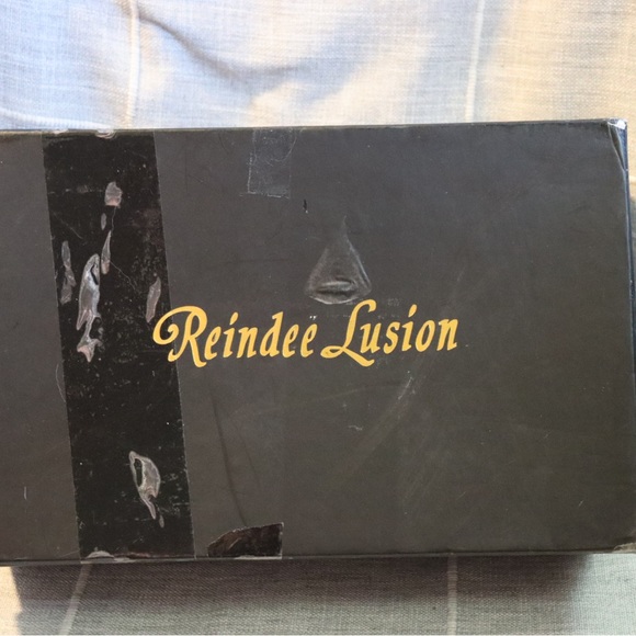 Reindee Lusion cream/off-white and red floral/branch design, size 9.5 heels - Picture 4 of 8